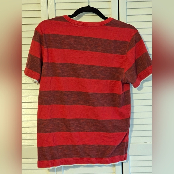 Guess Men’s Red & Brown Striped Henley T-Shirt – Size M - Picture 2 of 4